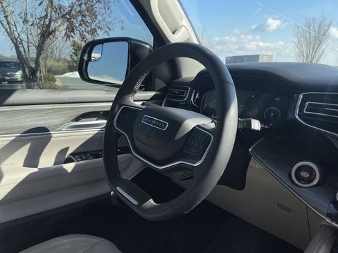 Used 2023 Jeep Wagoneer L Series II w/ Convenience Group I image 29