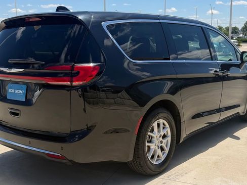 Certified 2023 Chrysler Pacifica Touring-L FWD image 5