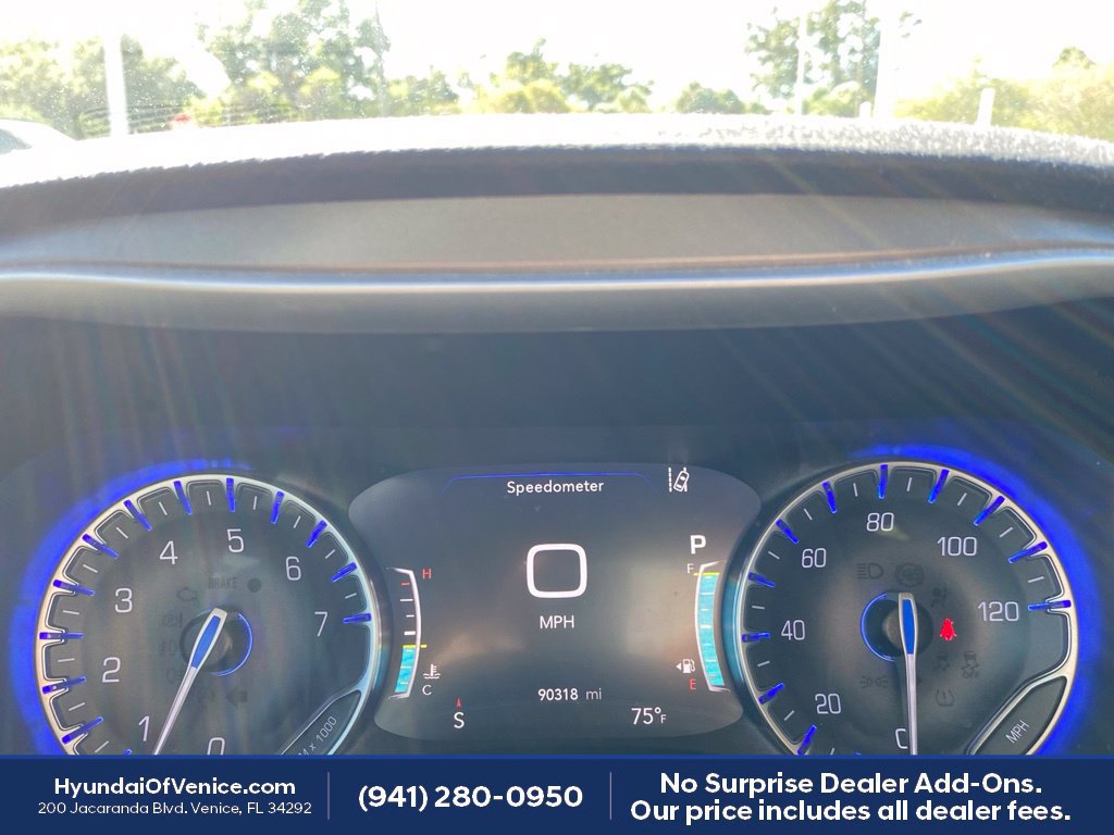 Used 2022 Chrysler Pacifica Touring-L w/ Uconnect Theater Family Group FWD image 15