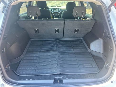 Used 2018 Chevrolet Equinox LT image 16