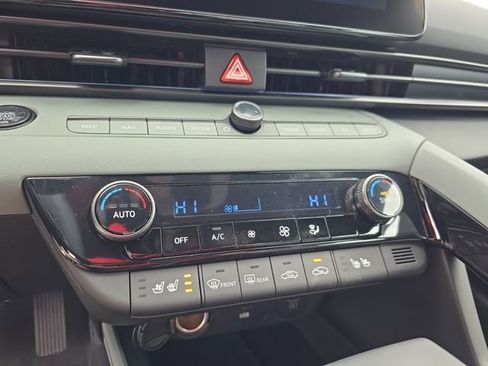 New 2025 Hyundai Elantra Limited image 19
