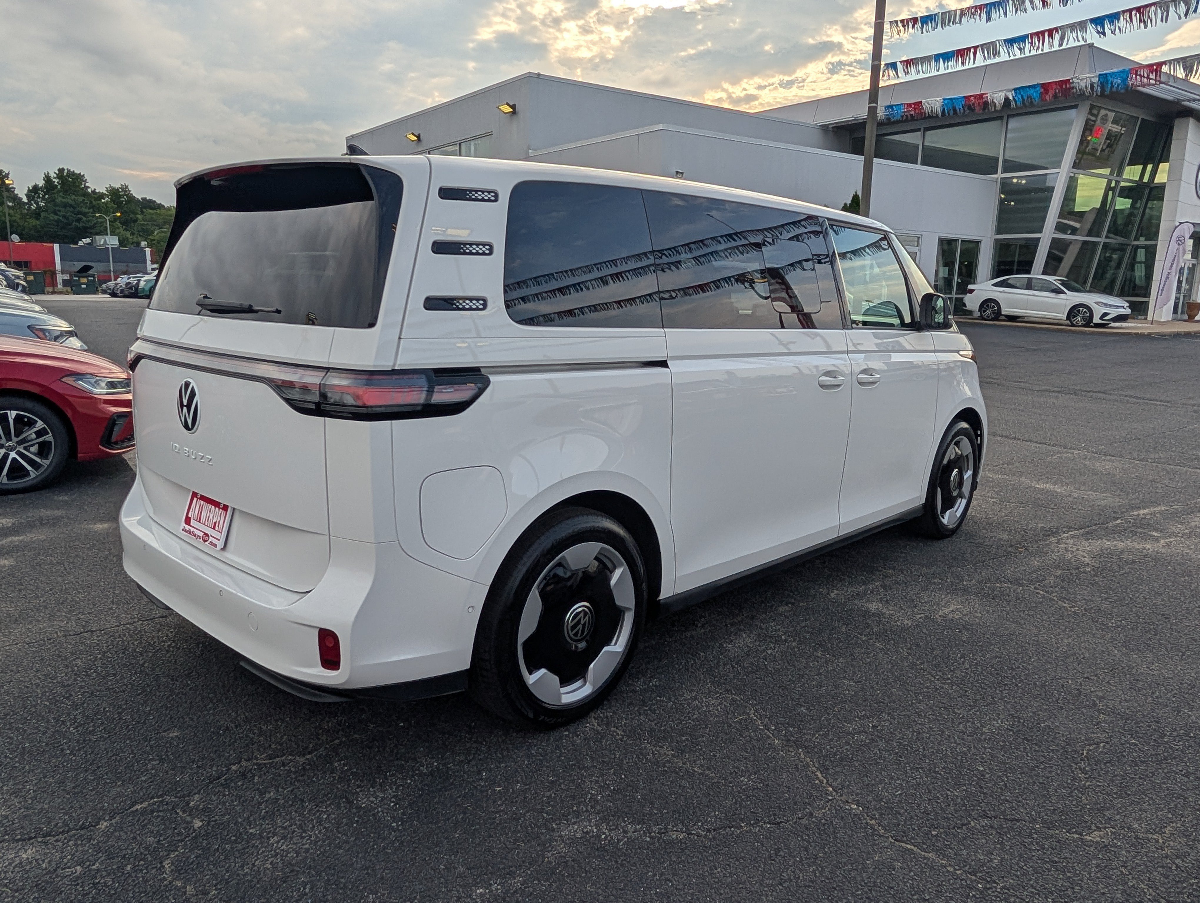 Used 2025 Volkswagen ID. Buzz Pro S RWD image 3