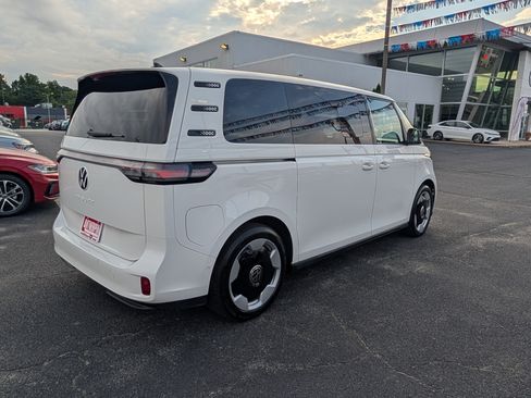 Used 2025 Volkswagen ID. Buzz Pro S Plus RWD image 3