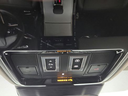 Used 2024 Land Rover Range Rover Velar S AWD/4WD image 25
