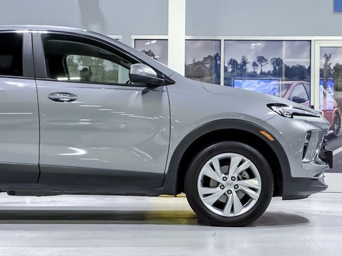Used 2025 Buick Encore GX Preferred AWD/4WD image 32