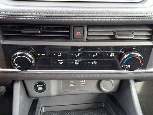 Used 2024 Nissan Rogue S AWD/4WD image 15