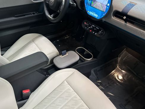 Used 2025 MINI Cooper 2-Door Hardtop image 16