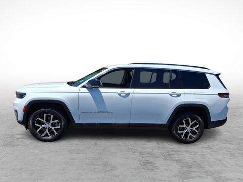 Used 2023 Jeep Grand Cherokee L Limited AWD/4WD image 2