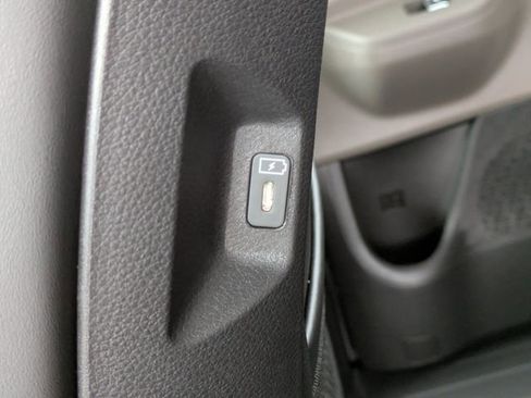 New 2026 Kia Carnival LXS FWD image 18