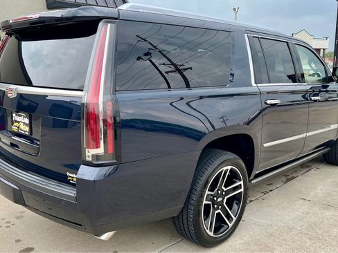 Used 2017 Cadillac Escalade ESV Platinum AWD/4WD image 7