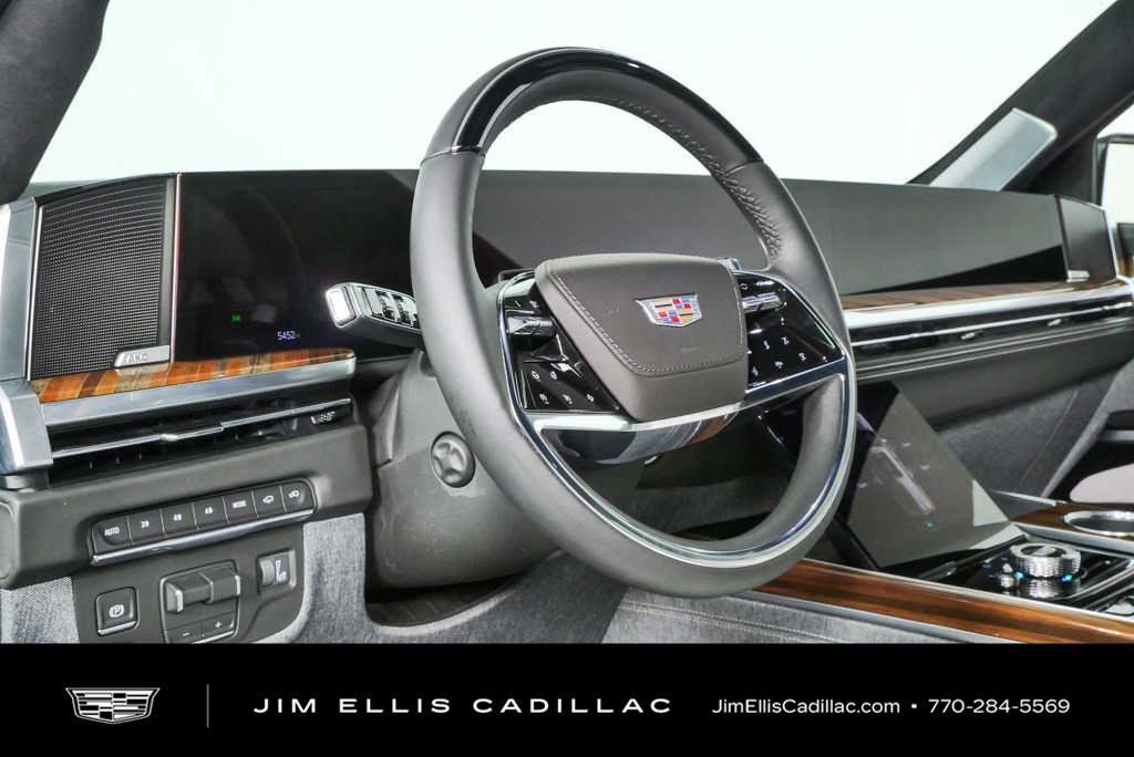 Certified 2026 Cadillac Escalade Platinum Sport w/ LPO, ONYX Package AWD/4WD image 4