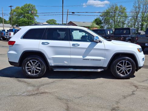 Used 2018 Jeep Grand Cherokee Limited AWD/4WD image 8
