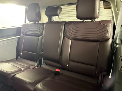 Used 2026 Ford Expedition Max Platinum w/ Platinum Ultimate Package AWD/4WD image 31