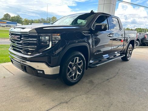 Used 2024 GMC Sierra 1500 SLT w/ SLT Premium Plus Package RWD image 4