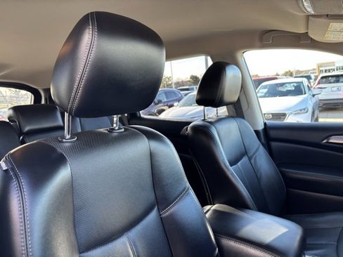 Used 2013 Nissan Pathfinder Platinum image 25