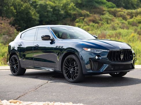 Used 2024 Maserati Levante Trofeo AWD/4WD image 9