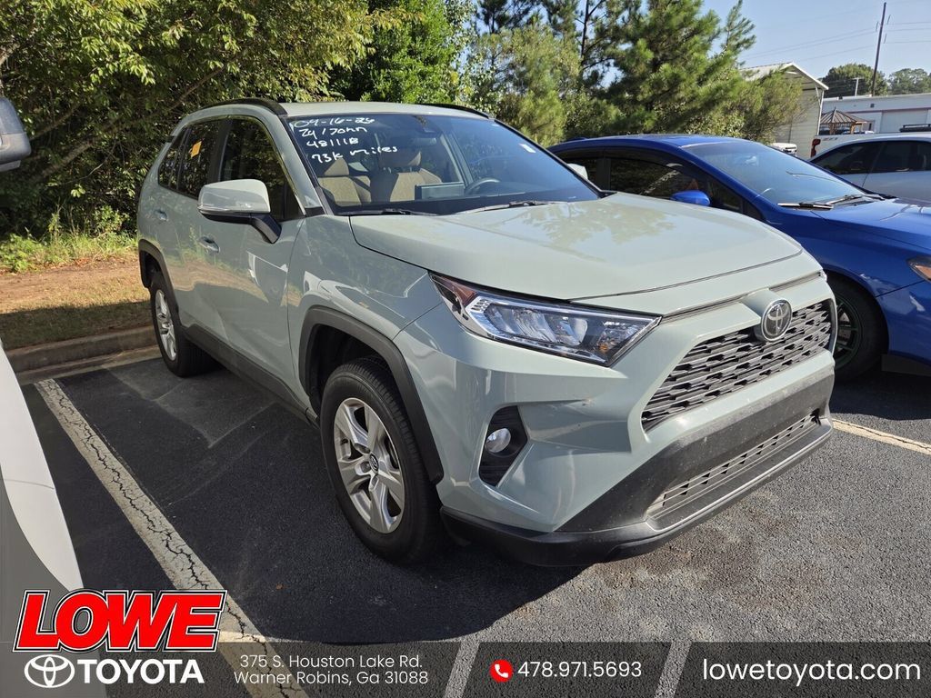Used 2020 Toyota RAV4 XLE w/ Convenience Package FWD image 1