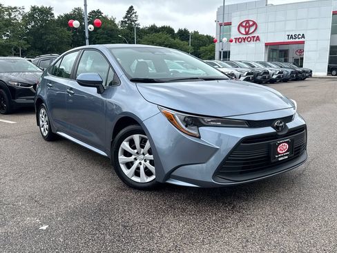 Used 2024 Toyota Corolla LE FWD image 2