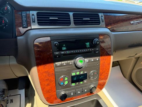 Used 2010 Chevrolet Tahoe LT w/ Luxury Package RWD image 24