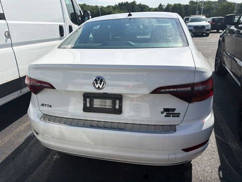 Used 2019 Volkswagen Jetta SE w/ Cold Weather Package FWD image 5