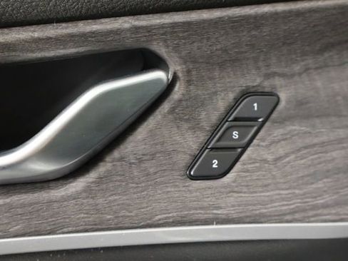 Used 2023 Jeep Grand Cherokee L Limited AWD/4WD image 23