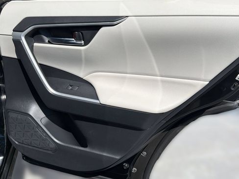 Used 2019 Toyota RAV4 XLE Premium w/ Cold Weather Package FWD image 33