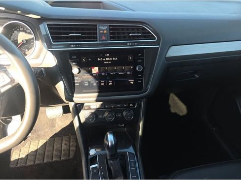 Used 2020 Volkswagen Tiguan SE image 13
