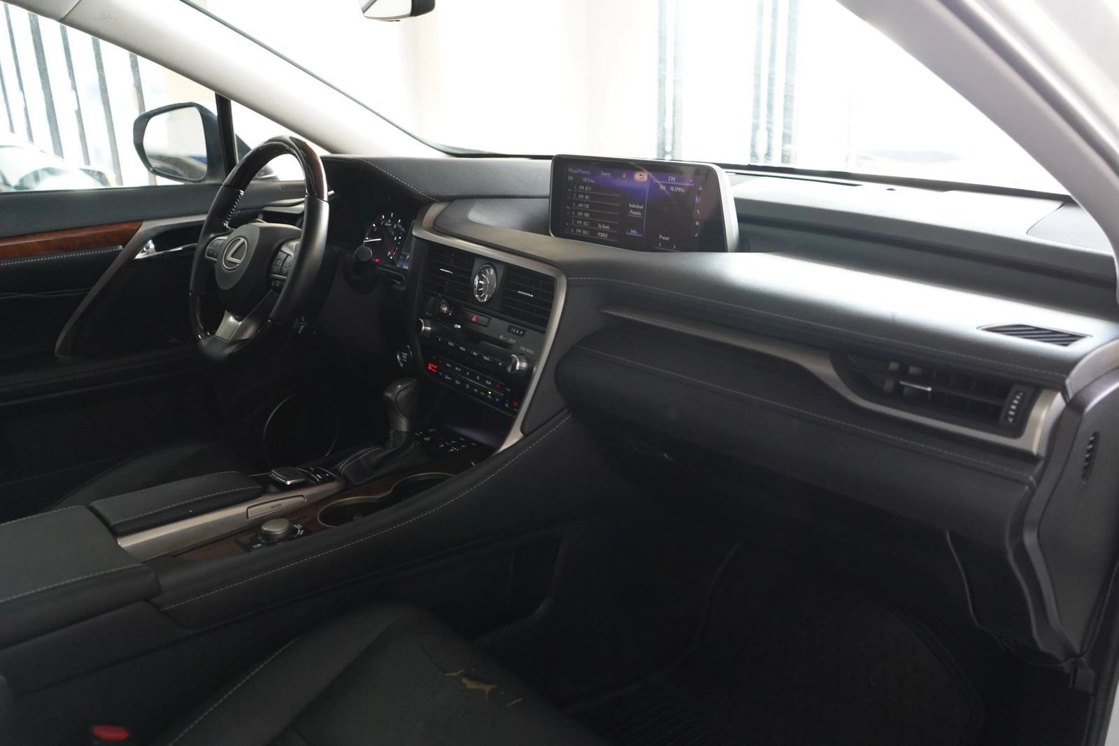 Used 2019 Lexus RX 350L FWD image 15