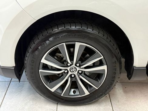 Used 2021 Toyota Venza LE AWD/4WD image 41