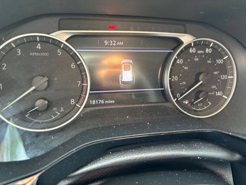 Used 2025 Nissan Pathfinder SV FWD image 13