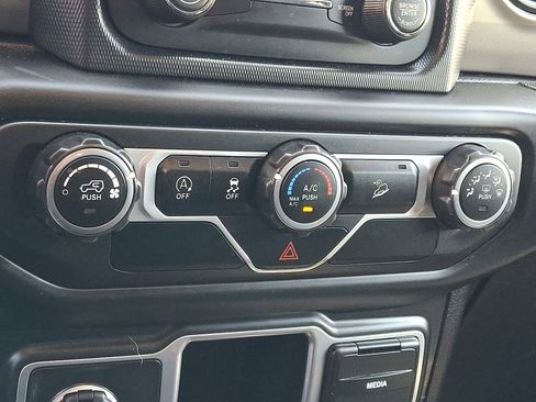 Used 2018 Jeep Wrangler Unlimited Sport AWD/4WD image 16