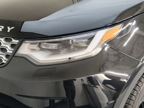 Used 2025 Land Rover Discovery S image 12