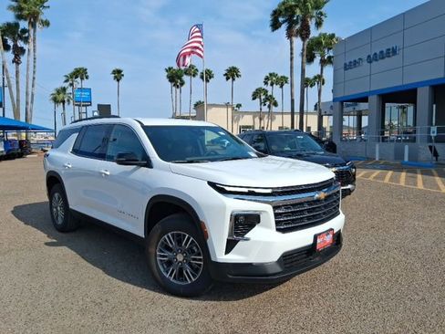New 2026 Chevrolet Traverse LT w/ LPO, Floor Liner Package FWD image 1