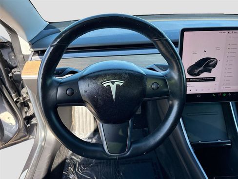 Used 2018 Tesla Model 3 Long Range RWD image 11