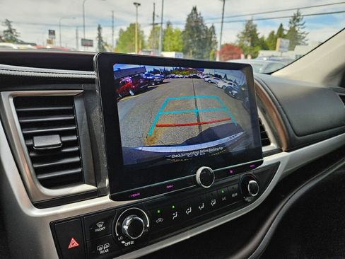 Used 2017 Toyota Highlander LE AWD/4WD image 27