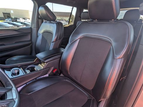 Used 2024 Jeep Grand Cherokee L Laredo image 20