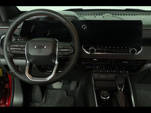 Used 2024 Chevrolet Colorado Z71 w/ Z71 Convenience Package 2 image 17