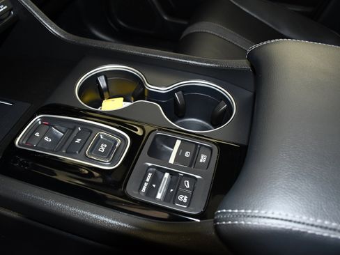 Certified 2025 Honda Pilot Touring image 32