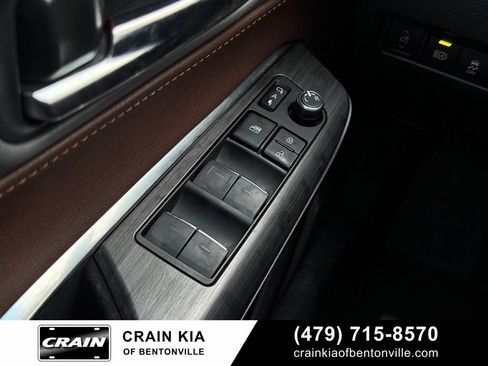 Used 2023 Toyota Venza Limited AWD/4WD image 10