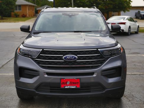 Used 2021 Ford Explorer XLT image 4