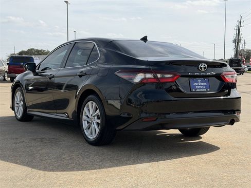 Used 2023 Toyota Camry LE image 7