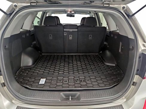Used 2015 Kia Sorento LX image 6