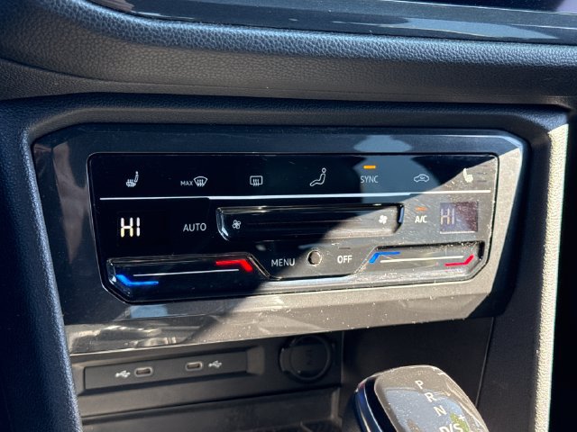 Certified 2023 Volkswagen Tiguan SE R-Line AWD/4WD image 32