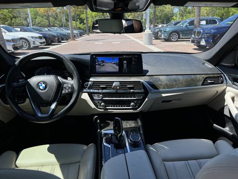 Used 2023 BMW 530i w/ Premium Package RWD image 29