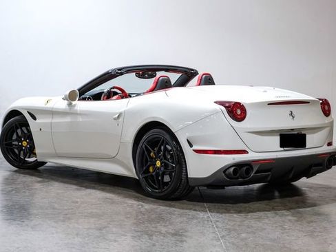 Used 2018 Ferrari California T image 13