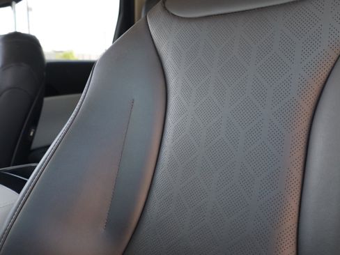 Used 2022 Kia Carnival EX FWD image 19