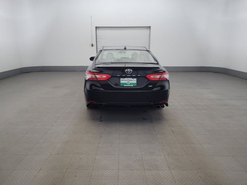Used 2020 Toyota Camry SE image 6