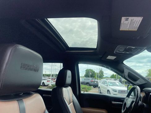 Used 2019 Chevrolet Silverado 1500 High Country image 12