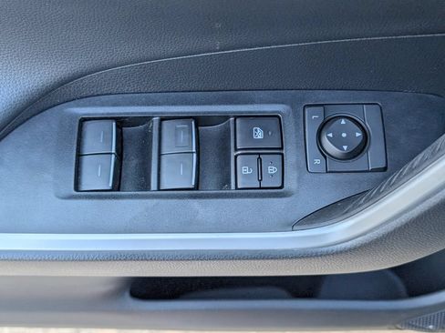 Used 2022 Toyota RAV4 XSE AWD/4WD image 17