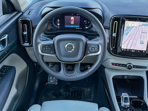 Used 2023 Volvo XC40 B5 Plus w/ Protection Package Premier AWD/4WD image 10